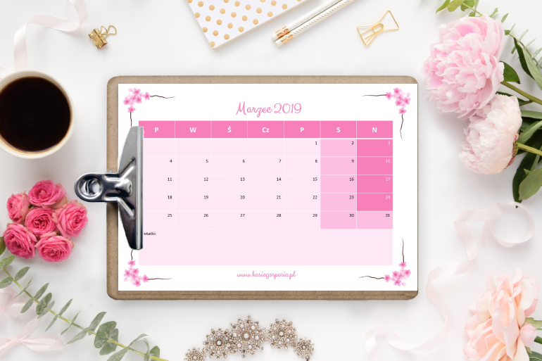 Różowe kalendarze na marzec 2019